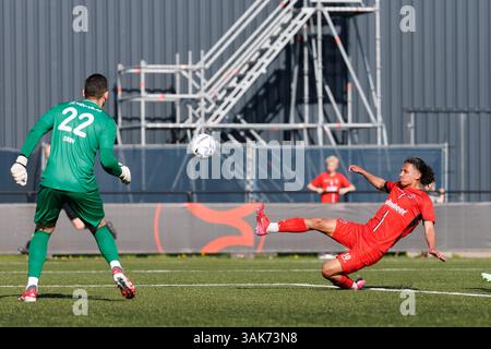 Almere, Niederlande. April 2025. ALMERE, 12.04.2025, Yanmar-Stadion, Saison 2024/2025, Dutch Betnation Tweede Divisie Football. Jong Almere City FC Spieler Jay Kuiper während des Spiels Jong Almere City FC - ADO20 Credit: Pro Shots/Alamy Live News Stockfoto