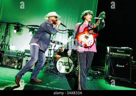 Mailand, Italien. April 2025. Der italienische Rapper J-Ax tritt live mit Bugo auf, während seines letzten Konzerts im Alcatraz in Mailand am 1. April 2025 (Foto: Maria Laura Arturi/NurPhoto). Quelle: NurPhoto SRL/Alamy Live News Stockfoto