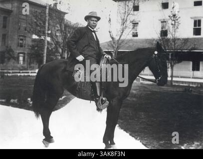 April 2017 - Booker T. Washington (1856-1915), Portrait on Horse vor dem Tuskegee Institute, Alabama, USA, 1912 (Kreditbild: © JT Vintage/Glasshouse Via ZUMA Wire) Stockfoto