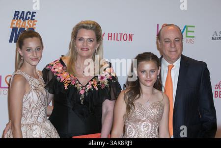 Mai 2017 - Beverly Hills, Kalifornien, USA S - Isabella Rickel, Nancy Davis, Mariella Rickel und Ken Rickel bei der 24. Jährlichen Race to Erase MS Gala im Beverly Hilton Hotel am 5. Mai 2017 in Beverly Hills, Kalifornien. (Bild: © Prensa Internacional Via ZUMA Wire) Stockfoto