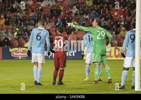 31. März 2017 – Toronto, Ontario, Kanada – SEBASTIAN GIOVINCO (10) und TIM MELIA (29) im MLS-Spiel zwischen Toronto FC und Sporting Kansas City (Credit Image: © Angel Marchini via ZUMA Wire) Stockfoto