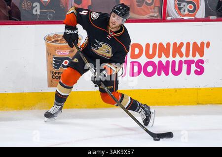 20. Oktober 2016: Anaheim Ducks Defenseman Cam Fowler (4) im NHL-Spiel zwischen den Anaheim Ducks und Philadelphia Flyers im Well Fargo Center in Philadelphia, Pennsylvania. Die Anaheim Ducks gewannen mit 3:2. Christopher SzagolaCal Sport Media (Kreditbild: &Copy; Chris Szagola/CSM via ZUMA Wire) Stockfoto