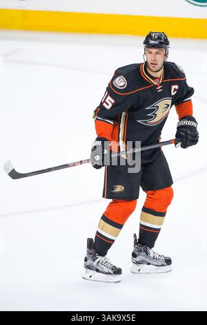 20. Oktober 2016: Anaheim Ducks spielen Ryan Getzlaf (15) im NHL-Spiel zwischen den Anaheim Ducks und Philadelphia Flyers im Well Fargo Center in Philadelphia, Pennsylvania. Die Anaheim Ducks gewannen mit 3:2. Christopher SzagolaCal Sport Media (Kreditbild: &Copy; Chris Szagola/CSM via ZUMA Wire) Stockfoto