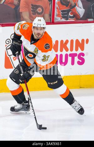 20. Oktober 2016: Mark Streit (32), Verteidiger der Philadelphia Flyers, im Rahmen des NHL-Spiels zwischen den Anaheim Ducks und Philadelphia Flyers im Well Fargo Center in Philadelphia, Pennsylvania. Die Anaheim Ducks gewannen mit 3:2. Christopher SzagolaCal Sport Media (Kreditbild: &Copy; Chris Szagola/CSM via ZUMA Wire) Stockfoto