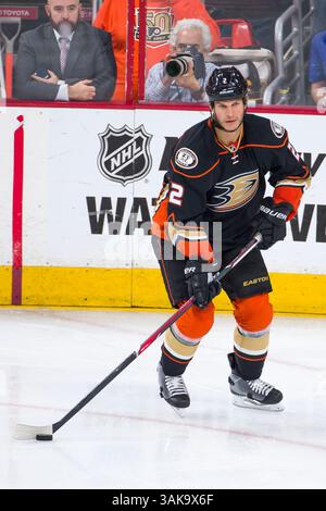 20. Oktober 2016: Kevin Bieksa (2), Verteidiger der Anaheim Ducks, im NHL-Spiel zwischen den Anaheim Ducks und den Philadelphia Flyers im Well Fargo Center in Philadelphia, Pennsylvania. Die Anaheim Ducks gewannen mit 3:2. Christopher SzagolaCal Sport Media (Kreditbild: &Copy; Chris Szagola/CSM via ZUMA Wire) Stockfoto