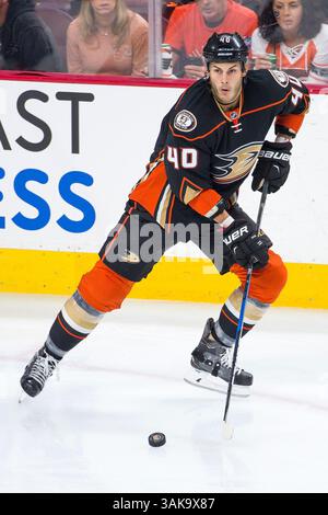 20. Oktober 2016: Anaheim Ducks Right Wing Jared Boll (40) im NHL-Spiel zwischen den Anaheim Ducks und Philadelphia Flyers im Well Fargo Center in Philadelphia, Pennsylvania. Die Anaheim Ducks gewannen mit 3:2. Christopher SzagolaCal Sport Media (Kreditbild: &Copy; Chris Szagola/CSM via ZUMA Wire) Stockfoto