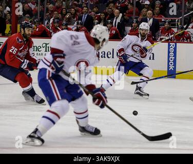 17. Dezember 2016: Montreal Canadiens Right Wing #47 Alexander Radulov übergibt den Puck über das Zentrum an Montreal Canadiens Left Wing #24 Phillip Danault während eines NHL-Spiels zwischen den Washington Capitals und den Montreal Canadiens im Verizon Center in Washington DC. Justin Cooper/CSM(Kreditbild: &Copy; Justin Cooper/CSM via ZUMA Wire) Stockfoto