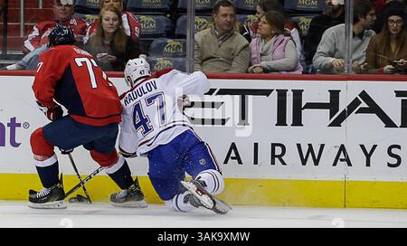 17. Dezember 2016: Montreal Canadiens Right Wing #47 Alexander Radulov fällt, als er versucht, den Puck von Washington Capitals Right Wing #77 T.J. Oshie zu nehmen, während eines NHL-Spiels zwischen den Washington Capitals und den Montreal Canadiens im Verizon Center in Washington DC. Justin Cooper/CSM(Kreditbild: &Copy; Justin Cooper/CSM via ZUMA Wire) Stockfoto