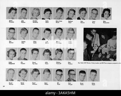 Das University High Yearbook Bisbila von 1959 fängt das Wesen des Schülerlebens mit Fotografien und Dokumentationen von akademischen Leistungen, Sport, Vereinen und gesellschaftlichen Ereignissen aus dem Schuljahr 1958-1959 ein. Stockfoto