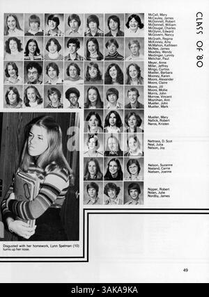 Das Edina West High Yearbook Windigo '78 fasst die Höhepunkte des Schuljahres 1977-1978 zusammen und dokumentiert die Leistungen der Schüler und Dozenten, Vereine und Leichtathletik. Stockfoto