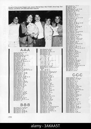 Dieses Jahrbuch mit dem Titel „Windigo '78“ dokumentiert die Ereignisse, Schüler, Lehrer, Vereine und Leichtathletik der Edina West High School während des akademischen Jahres 1977-1978. Stockfoto