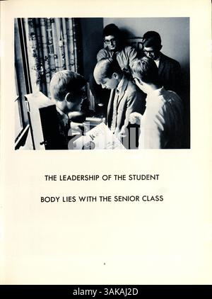 Das „Call O' Pan“ Jahrbuch 1967 der Blake High School dokumentiert das Schuljahr 1966-1967 und zeigt das Leben der Schüler, Leichtathletik, Lehrkörper, Clubs, und wichtige Ereignisse in der Schule. Stockfoto