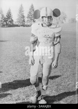 Die 1967 erschienene Ausgabe des Blake Yearbook, „Call O' Pan“, fasst die akademischen, sportlichen und außerschulischen Leistungen der Blake High School im Schuljahr 1966-1967 zusammen. Stockfoto