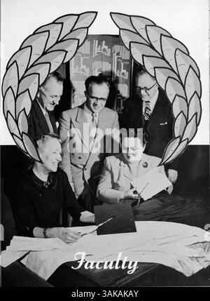 Diese Ausgabe des Jahrbuchs „The Cardinal“ aus dem Jahr 1953 dokumentiert die Höhepunkte der Marshall High School Community, einschließlich Schüleraktivitäten, Sportmannschaften, Lehrkräfte und das soziale Umfeld des Schuljahres 1952-1953. Stockfoto