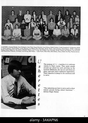 Das Jahrbuch 1977 der Park Center High beleuchtet das Schuljahr 1972-1973, einschließlich Informationen zu Schülern, Lehrkräften, Sportmannschaften und verschiedenen Schulveranstaltungen und Aktivitäten. Stockfoto