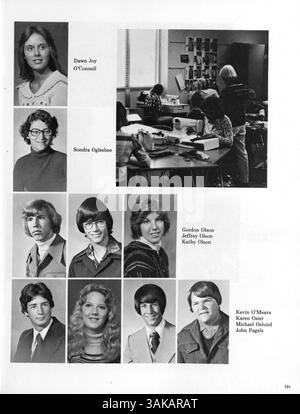 Die 1977 erschienene Ausgabe des Jahrbuchs Pirate Vol. VI, bietet Studenten, Dozenten, Clubs, Leichtathletik, und bemerkenswerte Ereignisse aus dem Schuljahr 1972-1973, die einen umfassenden Einblick in die Gemeinschaft und die Aktivitäten der Schule bieten. Stockfoto