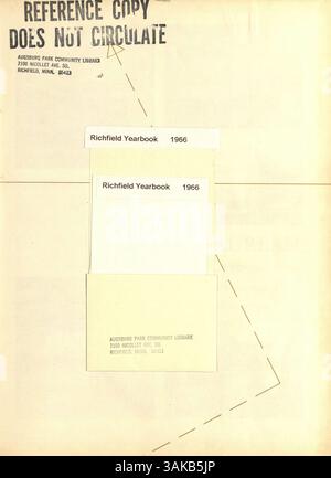 Das Jahrbuch „Aurean 66“ der Richfield High School beleuchtet die Schülerschaft, Lehrer, sportliche Leistungen und außerschulische Clubs während des Schuljahres 1965-1966. Fehlende Seiten 29 und 30 in diesem Band. Stockfoto