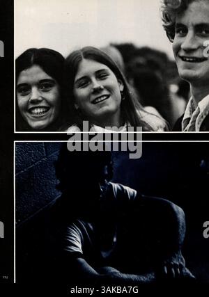 Dieses Jahrbuch dokumentiert die Schüler, Lehrkräfte, Vereine, Sport und Veranstaltungen aus dem Schuljahr 1973-1974 an der Benilde High School. Stockfoto