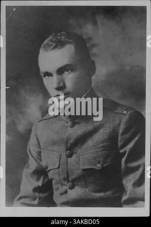 Leutnant C. F. McKenzie ist der neue Bezirksadjutant der American Legion des 5. Bezirks. Er diente in der Kompanie C, 121. Maschinengewehr-Bataillon, 32. Division, und wurde am 17. Oktober 1918 in Argonne Forest verwundet. Stockfoto