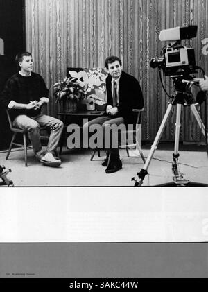 Das Echowan Jahrbuch 1988 der St. Louis Park High School dokumentiert das Leben von Schülern, sportlichen Veranstaltungen, Clubs und Fakultätsmitgliedern während des Schuljahres 1987-1988 und hebt die Erfolge und Erfahrungen dieser Zeit hervor. Stockfoto