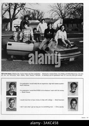 Die Ausgabe 1988 des Jahrbuchs der St. Louis Park High School zeigt das Leben der Schüler in Bildern und Artikeln, die wichtige Schulaktivitäten, Lehrkräfte, Sportmannschaften und Gemeindeveranstaltungen aus dem Schuljahr 1987-1988 dokumentieren. Stockfoto