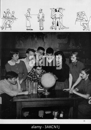 Das West High Yearbook 1952, Hesperian, erfasst wichtige Momente des Schuljahres, darunter Porträts von Schülern und Lehrkräften, Vereinsaktivitäten, sportliche Leistungen und gesellschaftliche Veranstaltungen an der Schule. Stockfoto