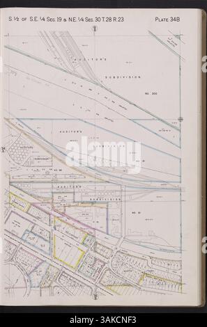 Der Atlas von Minneapolis von 1940 bietet umfassende Übersichten über die Grundstücke der Stadt, einschließlich Karten mit Transportwegen, Parks, Versorgungseinrichtungen und detaillierten Landnutzungsmustern. Es liefert einen historischen Bericht über die Entwicklung der Stadt. Stockfoto