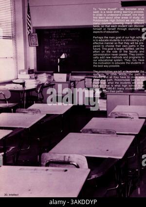 Dieses Jahrbuch von der Robbinsdale High School im Jahr 1981 dokumentiert die Schüler, Lehrer, Vereine, Leichtathletik und Veranstaltungen des Schuljahres 1980-1981. Stockfoto
