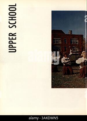 Das Jahrbuch „Tatler“ 1956 der Northrop Collegiate School spiegelt die Ereignisse, Aktivitäten und Erfolge von Schülern, Lehrkräften, Leichtathletik und Vereinen während des Schuljahres 1955-1956 wider. Stockfoto