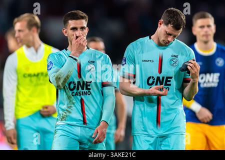 Eindhoven, Niederlande. April 2025. EINDHOVEN, NIEDERLANDE - 12. APRIL: Vasilios Zagaritis von Almere City FC tritt am 12. April 2025 im Philips Stadion in Eindhoven, Niederlande, mit James Lawrence vom Almere City FC zusammen. (Foto von Joris Verwijst/Orange Pictures) Credit: Orange Pics BV/Alamy Live News Stockfoto