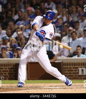 16. Mai 2017: Chicago, IL, USA: Tommy La Stella der Chicago Cubs spielt im sechsten Inning im Wrigley Field in Chicago am 16. Mai 2017 gegen die Cincinnati Reds. (Bild: © Nuccio Dinuzzo/TNS via ZUMA Wire) Stockfoto