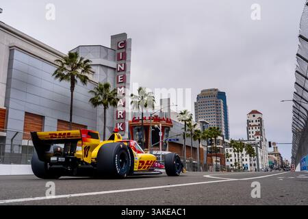 Long Beach, CA, USA. April 2025. Der Fahrer DER NTT INDYCAR-SERIE, ALEX PALOU (10) (ESP) aus Barcelona, Spanien, qualifiziert sich für den Acura Grand Prix von Long Beach in den Straßen von Long Beach in Long Beach, CA. (Kreditbild: © Walter G. Arce Sr./ASP Via ZUMA Press Wire) NUR FÜR REDAKTIONELLE VERWENDUNG! Nicht für kommerzielle ZWECKE! Stockfoto