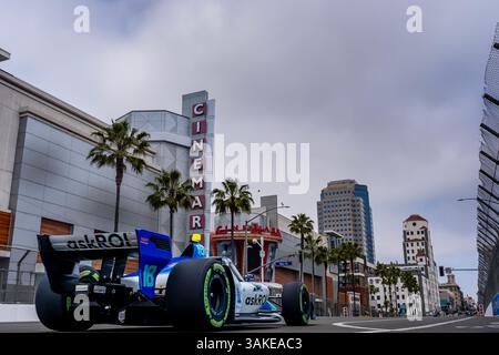 Long Beach, CA, USA. April 2025. Der Fahrer DER NTT INDYCAR-SERIE, RINUS VEEKAY (18) (NLD) aus Hoofddorp, Niederlande, qualifiziert sich für den Acura Grand Prix von Long Beach in den Straßen von Long Beach in Long Beach, CA. (Credit Image: © Walter G. Arce Sr./ASP via ZUMA Press Wire) NUR für REDAKTIONELLE VERWENDUNG! Nicht für kommerzielle ZWECKE! Stockfoto