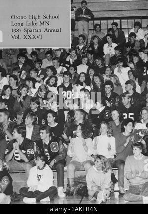 Das Orono High Yearbook 1987, „A Touch of Class“, dokumentiert die Aktivitäten der Schule, Vereine, Leichtathletik, Studenten und Lehrkräfte aus dem akademischen Jahr 1986-1987 und bewahrt die Erinnerungen an dieses Schuljahr. Stockfoto
