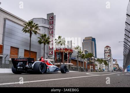 Long Beach, CA, USA. April 2025. Fahrer DER NTT INDYCAR-SERIE, KYLE KIRKWOOD (27) (USA) aus Jupiter, FL, qualifiziert sich für den Acura Grand Prix von Long Beach in den Straßen von Long Beach in Long Beach, CA. (Bild: © Walter G. Arce Sr./ASP Via ZUMA Press Wire) NUR FÜR REDAKTIONELLE VERWENDUNG! Nicht für kommerzielle ZWECKE! Stockfoto