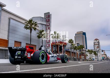 Long Beach, CA, USA. April 2025. NTT INDYCAR SERIES Driver, DEVLIN DEFRANCESCO (30) (CAN) aus Toronto, Kanada, qualifiziert sich für den Acura Grand Prix von Long Beach in den Straßen von Long Beach in Long Beach, CA. (Credit Image: © Walter G. Arce Sr./ASP Via ZUMA Press Wire) NUR REDAKTIONELLE VERWENDUNG! Nicht für kommerzielle ZWECKE! Stockfoto
