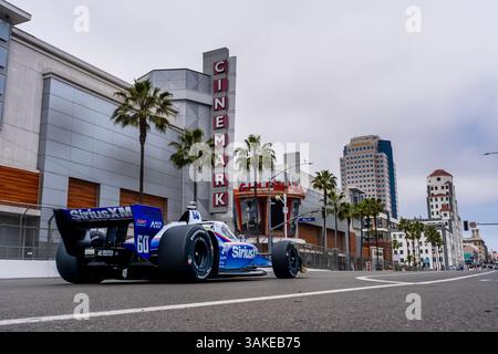 Long Beach, CA, USA. April 2025. Der Fahrer DER NTT INDYCAR-SERIE, FELIX ROSENQVIST (60) (SWE) aus Varnamo, Schweden, qualifiziert sich für den Acura Grand Prix von Long Beach in den Straßen von Long Beach in Long Beach, CA. (Foto: © Walter G. Arce Sr./ASP Via ZUMA Press Wire) NUR FÜR REDAKTIONELLE VERWENDUNG! Nicht für kommerzielle ZWECKE! Stockfoto