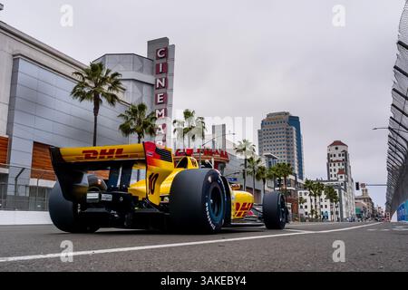 Long Beach, CA, USA. April 2025. Der Fahrer DER NTT INDYCAR-SERIE, ALEX PALOU (10) (ESP) aus Barcelona, Spanien, qualifiziert sich für den Acura Grand Prix von Long Beach in den Straßen von Long Beach in Long Beach, CA. (Kreditbild: © Walter G. Arce Sr./ASP Via ZUMA Press Wire) NUR FÜR REDAKTIONELLE VERWENDUNG! Nicht für kommerzielle ZWECKE! Stockfoto