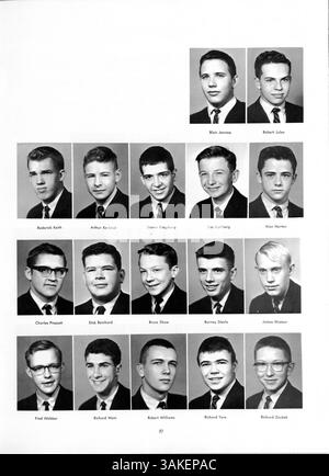 In diesem Jahrbuch 1961 der Breck School werden wichtige Veranstaltungen, Schülerleistungen, Leichtathletik und Lehrerrollen im Schuljahr 1960-1961 vorgestellt. Stockfoto