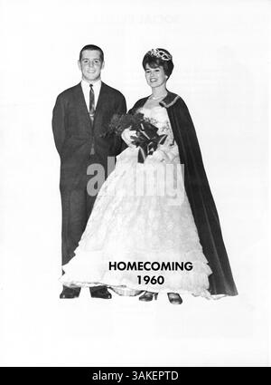 Das Breck Yearbook 1961 fasst die Höhepunkte des Schülerlebens, der Leichtathletik, der Vereine und der akademischen Leistungen während des Schuljahres 1960-1961 an der Breck School zusammen. Stockfoto