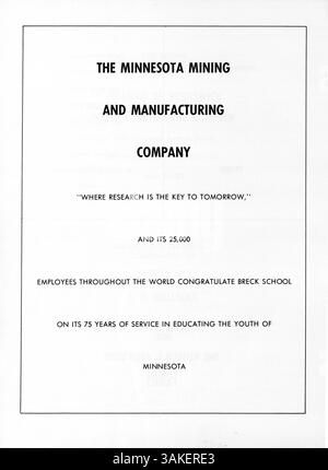 Dieses Jahrbuch 1961 dokumentiert das Leben an der Breck School und konzentriert sich auf die Beiträge von Schülern und Lehrern zum Schuljahr 1960-1961, einschließlich sportlicher Leistungen, akademischer Höhepunkte und Studentenorganisationen. Stockfoto