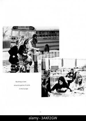 Diese Ausgabe des Jahrbuchs „Tatler“ von Northrop Collegiate aus dem Jahr 1973 bietet einen Überblick über das Schülerleben, sportliche Veranstaltungen, Schulclubs und afroamerikanische Kulturbeiträge während des Schuljahres 1972-1973. Stockfoto