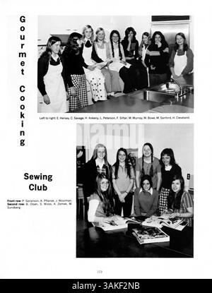 Das Northrop Collegiate Yearbook 1973 mit dem Titel „Tatler“ fängt das Wesen des Schülerlebens ein, darunter Vereine, Leichtathletik und wichtige Veranstaltungen aus dem Schuljahr 1972-1973. Das Jahrbuch spiegelt auch die afroamerikanische Geschichte wider. Stockfoto