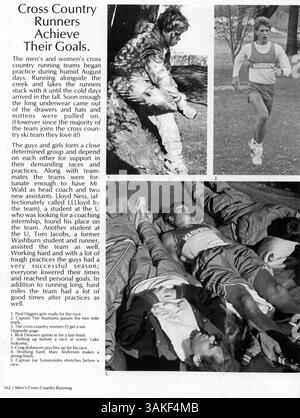 Die Ausgabe des Washburn Yearbook 1986 mit dem Titel Wahian erinnert an 60 Jahre Geschichte der Washburn High School. Es erfasst wichtige Ereignisse, Schüler, Lehrer, Sport, Vereine, und andere wichtige Momente aus dem Schuljahr 1985-1986. Stockfoto