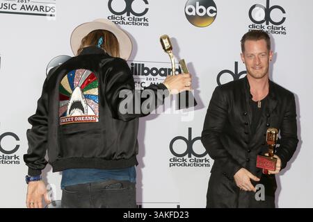 Mai 2017 - Las Vegas, NV, USA - LAS VEGAS - 21. MAI: Florida Georgia Line, Brian Kelley, Tyler Hubbard beim Billboard Awards Press Room 2017 in der T-Mobile Arena am 21. Mai 2017 in Las Vegas, NV (Credit Image: © Kathy Hutchins/Newscom via ZUMA Press) Stockfoto
