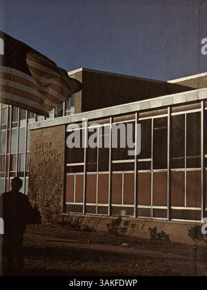 Das Mustang Yearbook der Breck School fasst die Höhepunkte des Schuljahres 1968-1969 zusammen, darunter Schüler, Dozenten, Leichtathletik und Veranstaltungen. Stockfoto