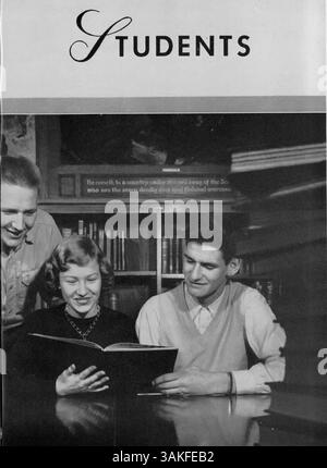 Das „Hesperian“ Jahrbuch 1951 der West High School erfasst die Ereignisse, Menschen und Meilensteine des akademischen Jahres 1950-1951 und dokumentiert die Leistungen der Schüler, Beiträge der Fakultät und außerschulische Aktivitäten. Stockfoto