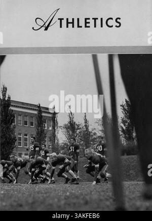 Dieses Jahrbuch, 51 Hesperian, von der West High, fängt das Wesen des Schuljahres 1950-1951 mit Fotos von Schülern, Lehrern und außerschulischen Aktivitäten ein. Stockfoto