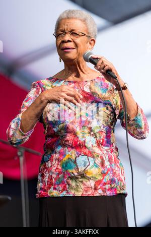 5. Mai 2017: New Orleans, Lousiana, USA S - GERMAINE BAZZLE während des New Orleans Jazz & Heritage Festivals in New Orleans, Louisiana (Kreditbild: © Daniel DeSlover via ZUMA Wire) Stockfoto