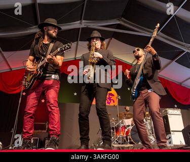 5. Mai 2017: New Orleans, Lousiana, USA S – BONEY JAMES während des New Orleans Jazz & Heritage Festivals in New Orleans, Louisiana (Kreditbild: © Daniel DeSlover via ZUMA Wire) Stockfoto